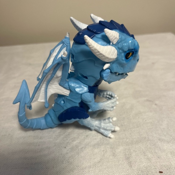 Wowwee Fingerlings Untamed Freezer The Ice Dragon ~ Roars ~ Moves ~ Lights Up - Picture 3 of 6